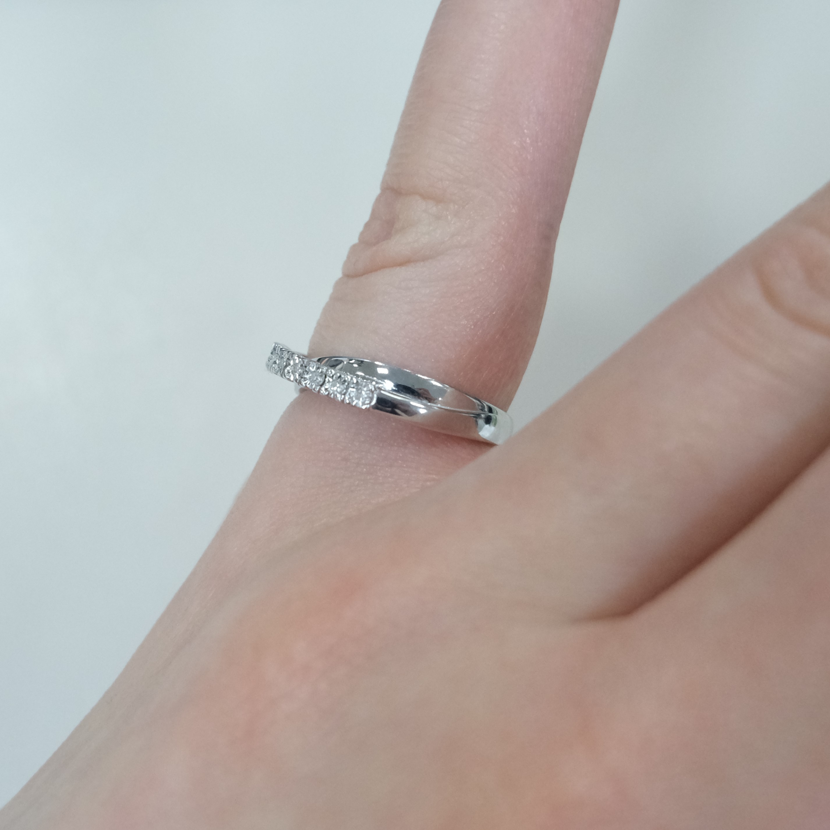 Серебряное кольцо с бриллиантами